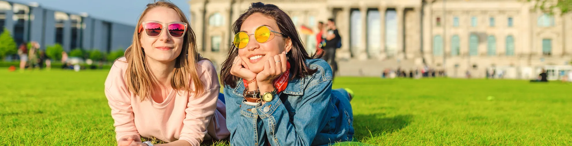 Studenti in viaggio all'estero per una polizza AXA Assistance