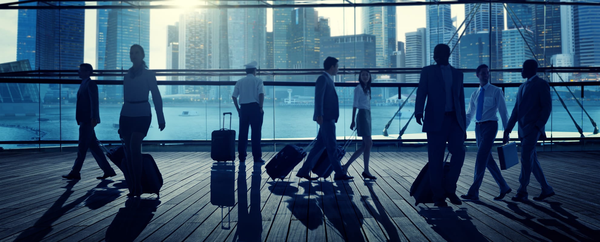 Viaggiatori in una città durante una vacanza