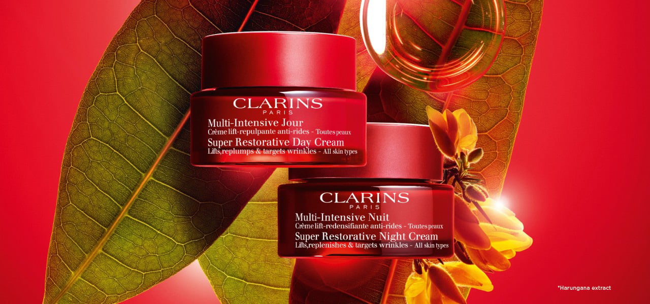 Clarins Super Restorative hudvård i kampanjbild