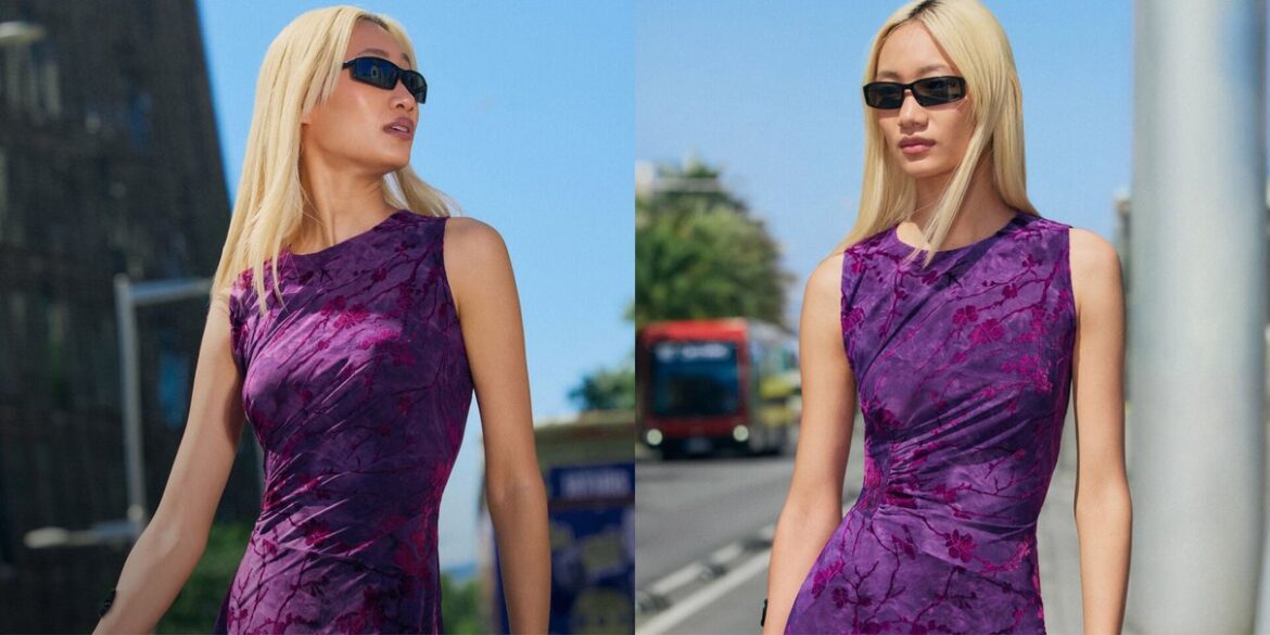 Campagne mode Desigual avec une silhouette colorée en extérieur