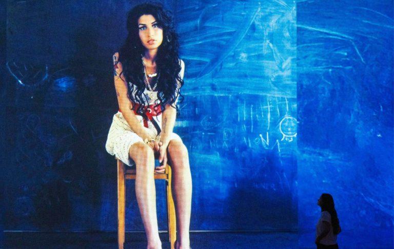 Amy Winehouse portrait in FRAMELESS Blank Canvas Gallery