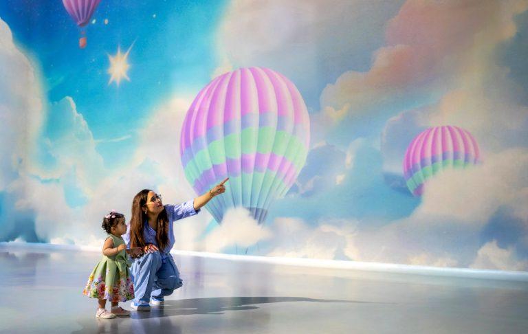 Children and grown-ups enjoying a multi-sensory FRAMELESS class