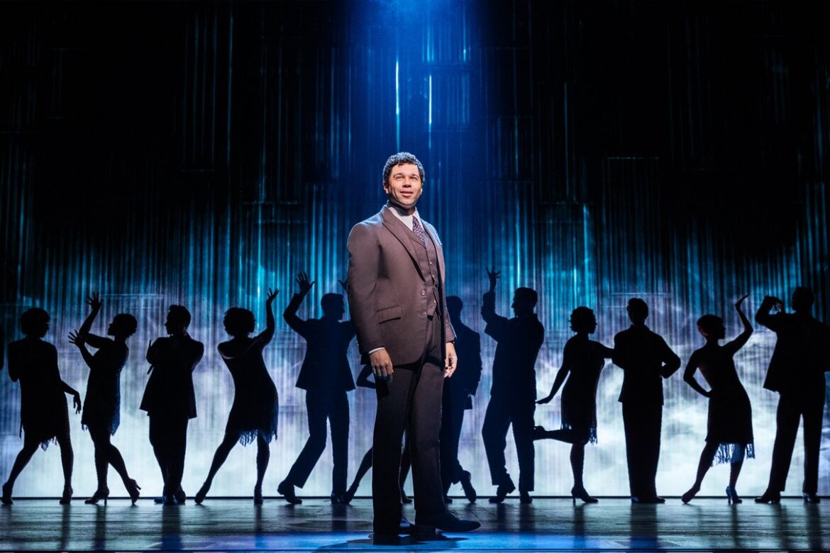 Actors performing The Great Gatsby on the Broadway stage