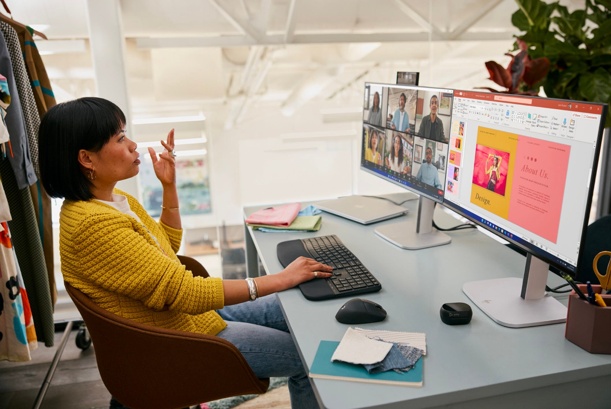 HP Series 5 Pro monitor on a desk