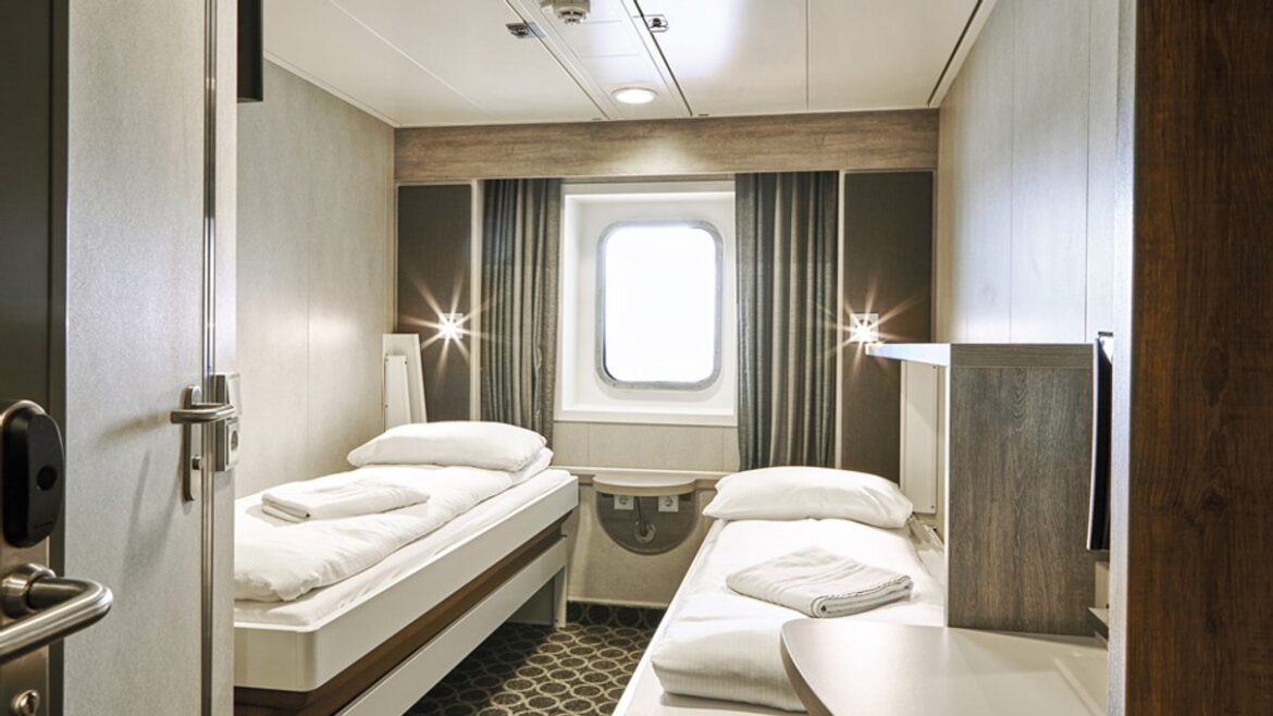 Cabine deux lits avec fenêtre sur le W.B. Yeats