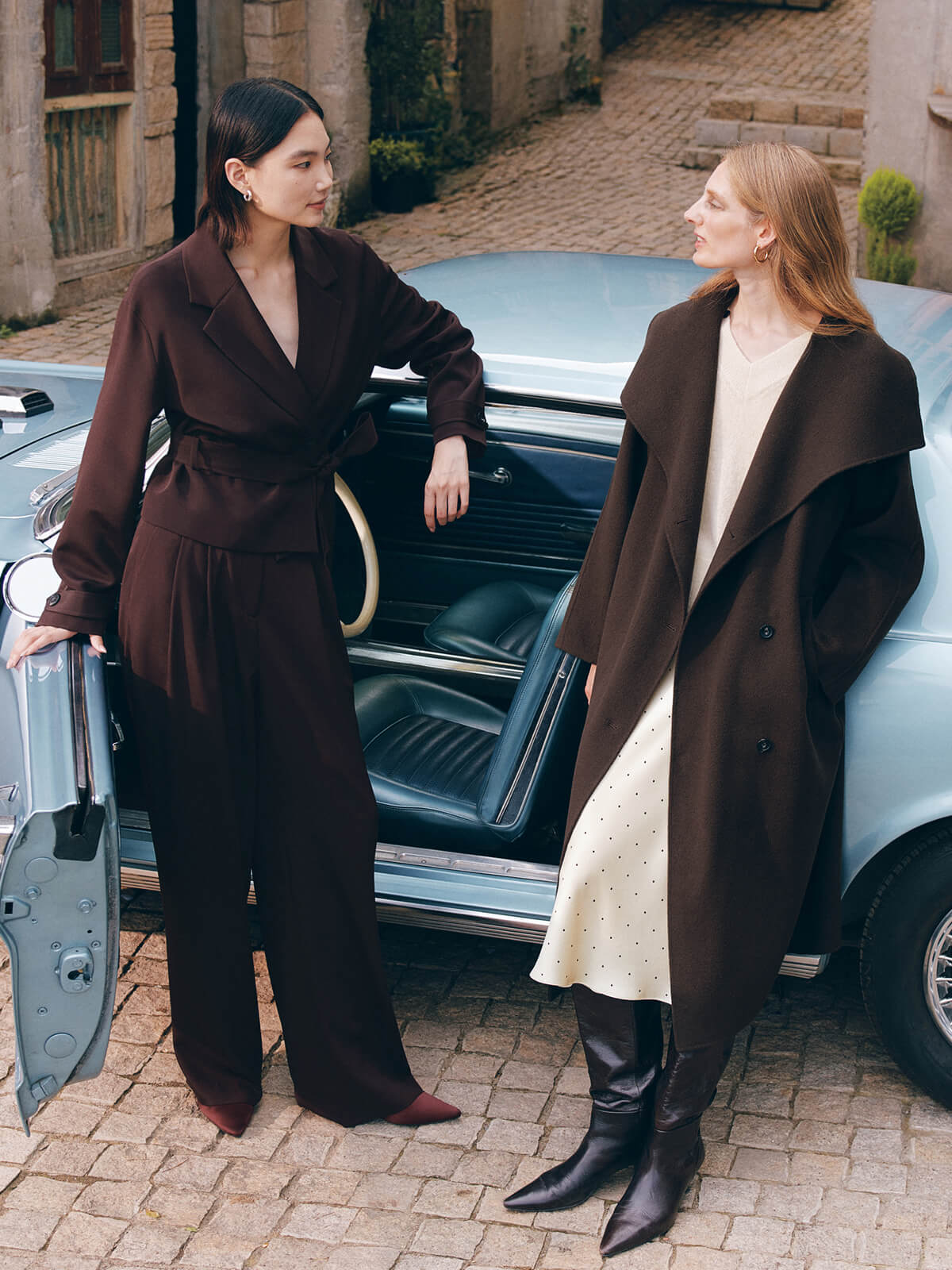 Editorial-Motiv der Fall-2026-Kollektion von Lilysilk