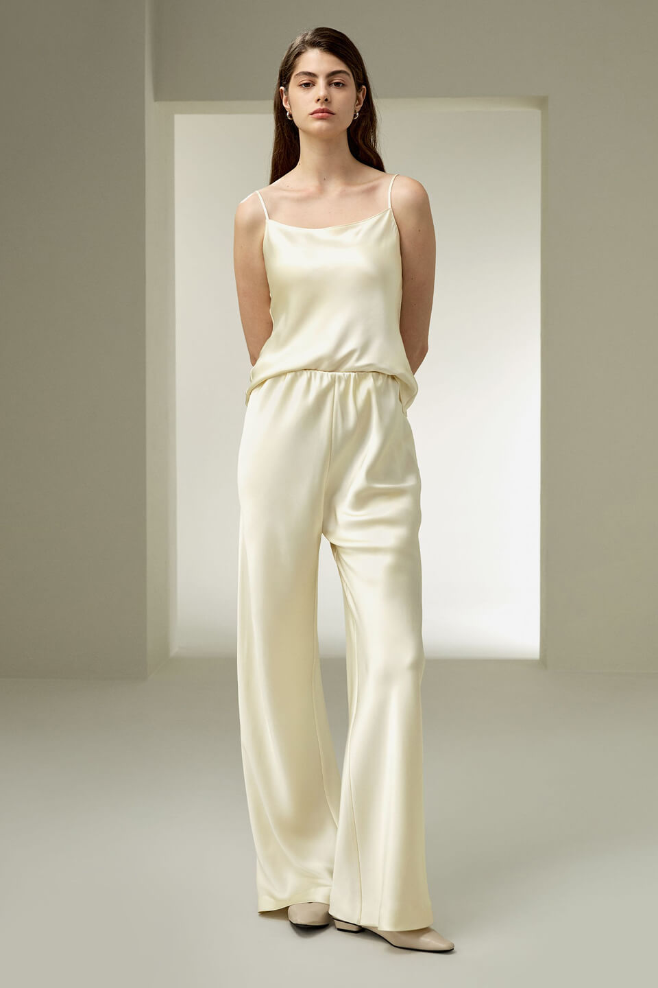 Pantaloni in seta dal taglio sbieco Lilysilk
