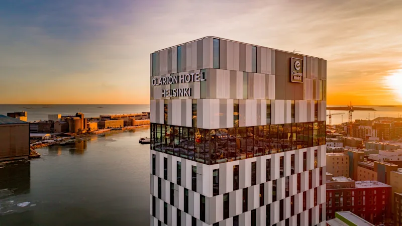 Clarion Hotel Helsinki von außen in der Stadt