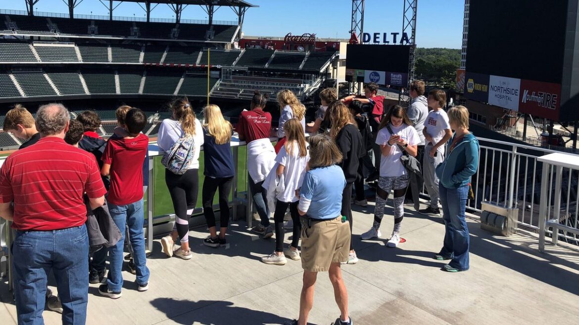 Grupo durante una visita al estadio de Atlanta Braves
