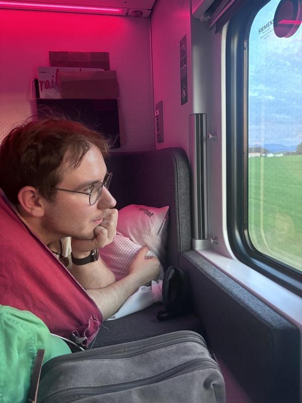 Nachtzug auf einer entspannten Reise