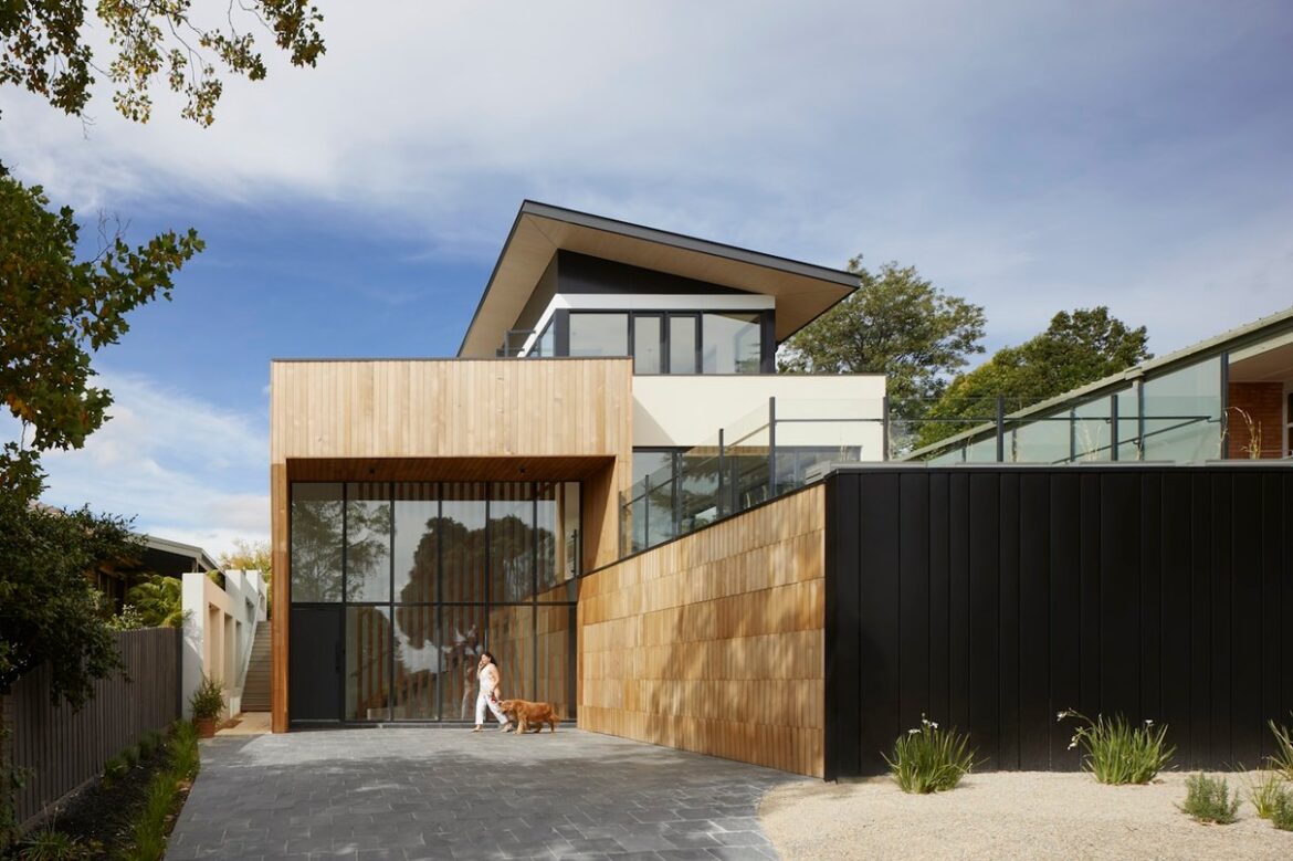 Contemporary glazed home exterior