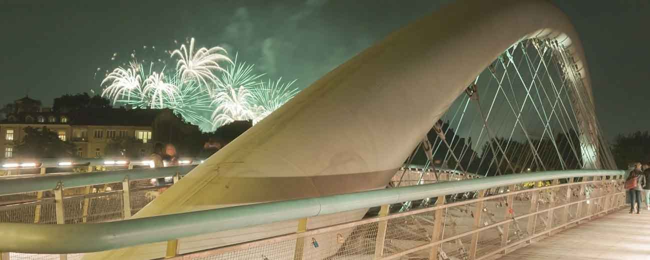 Brug in Krakau met vuurwerk