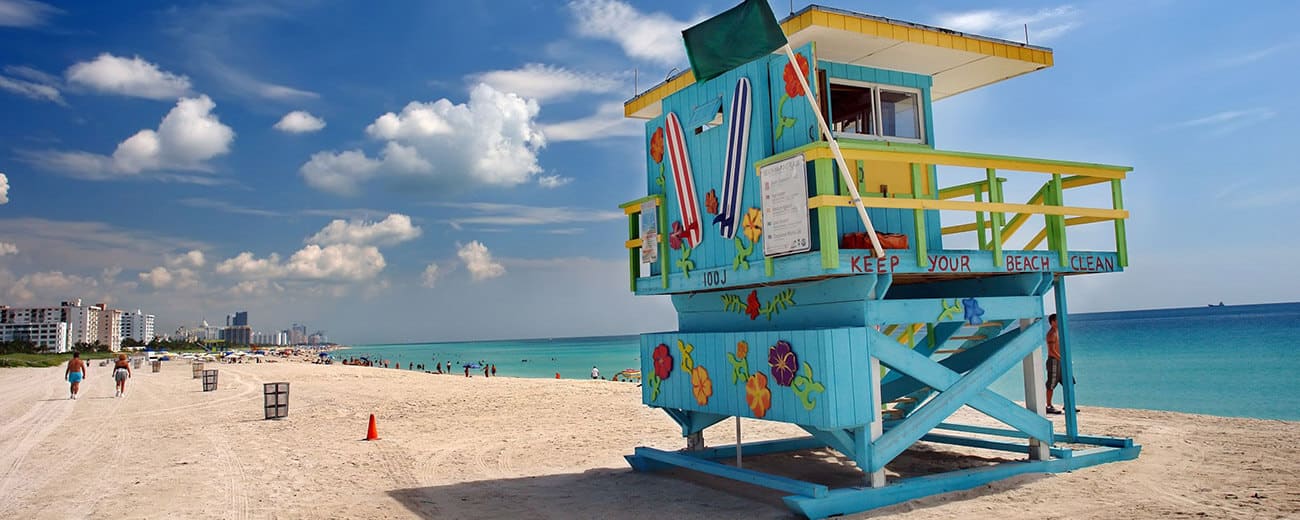 Lifeguardtoren op het strand van Miami