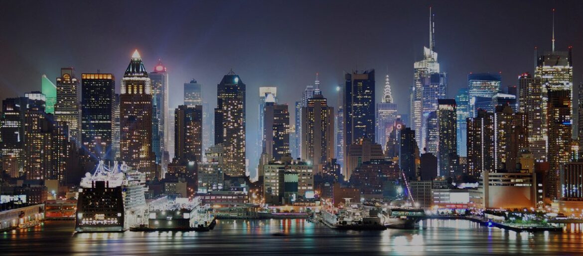 Skyline van New York bij nacht