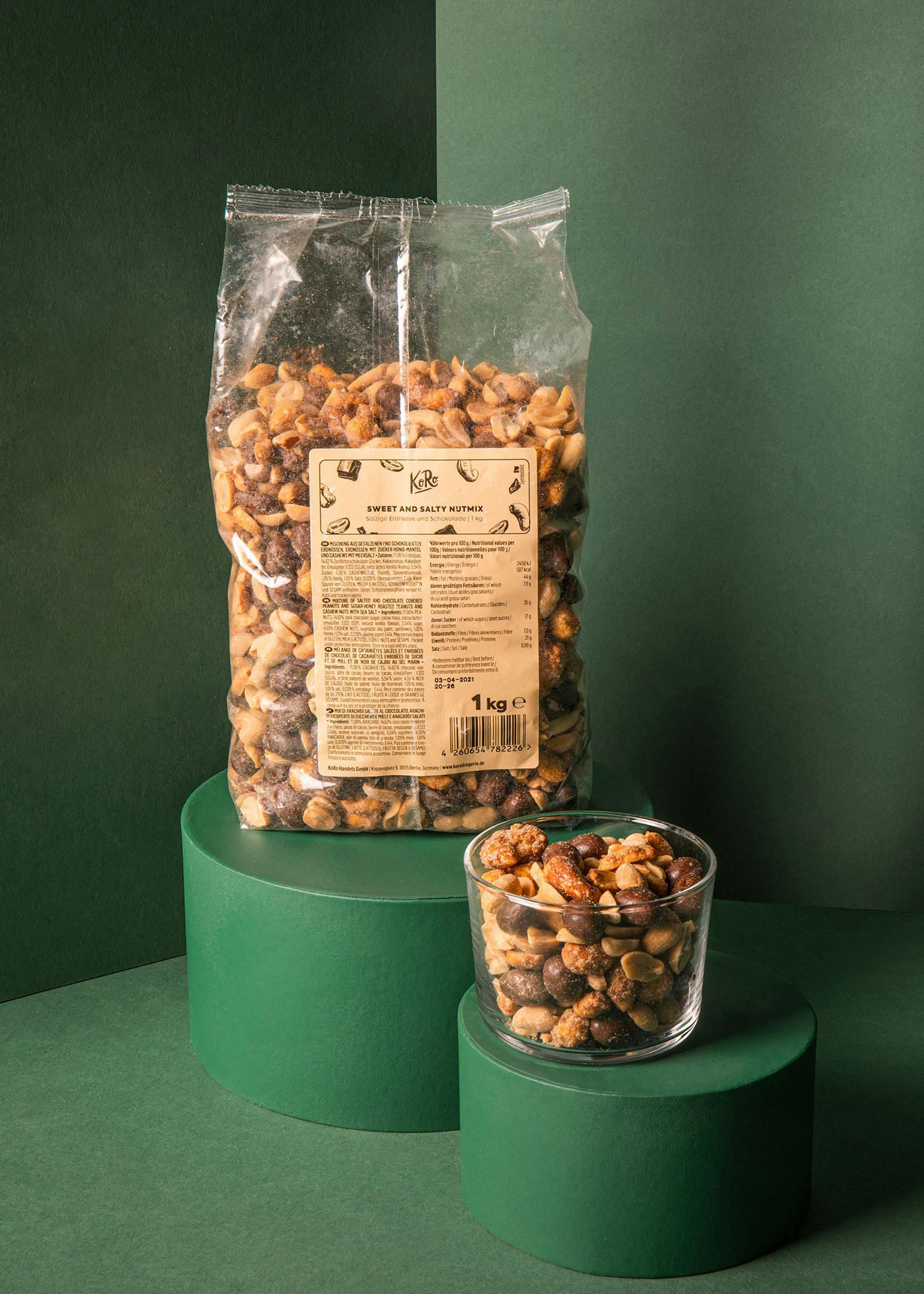 Beutel mit süß-salzigem Schoko-Nuss-Mix