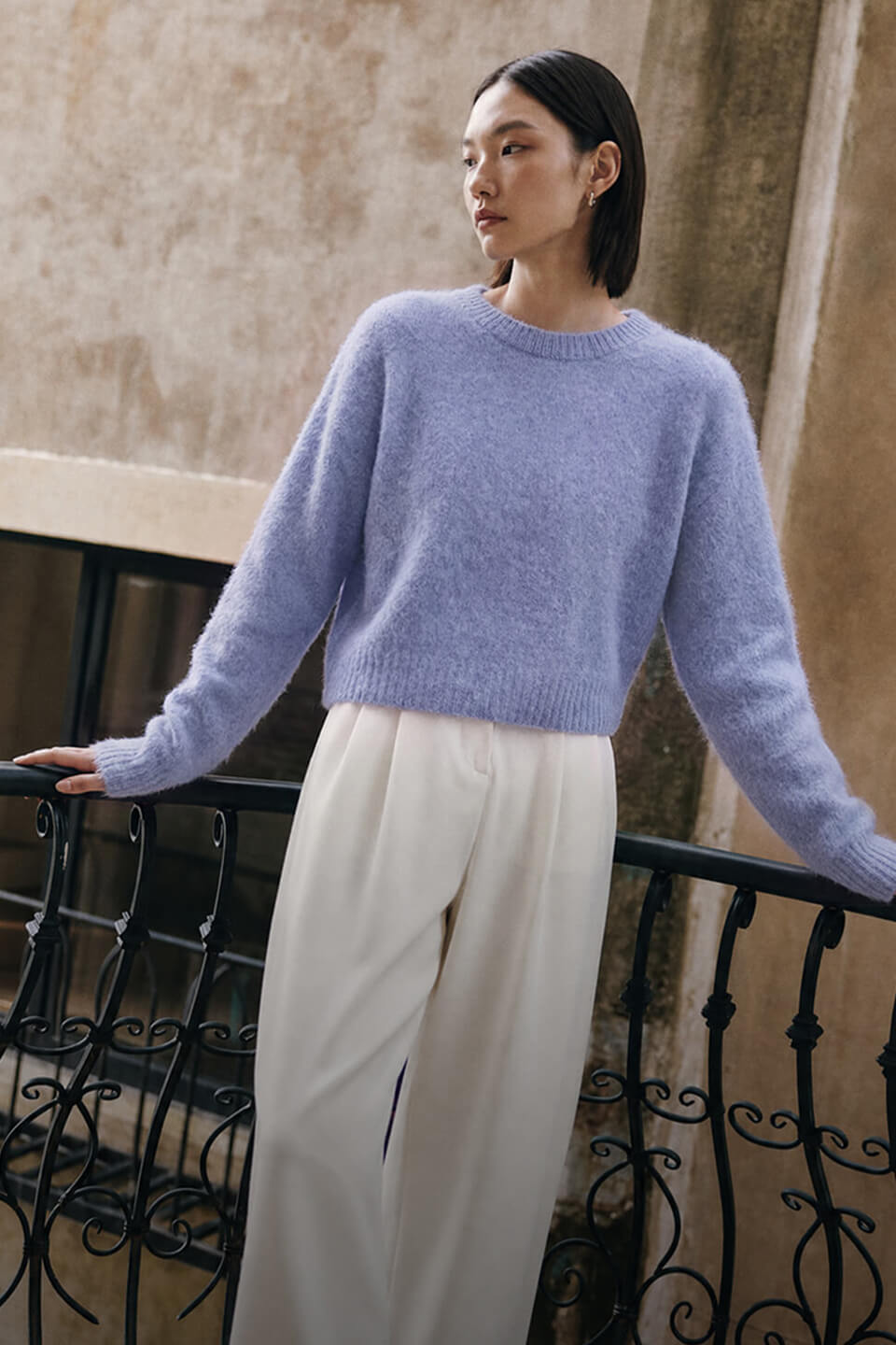 Look stagionale Lilysilk in una scena editoriale