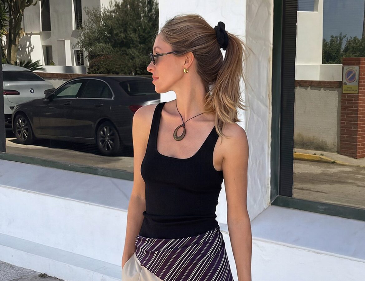 Lilysilk Seidentop als Teil eines getragenen Outfits