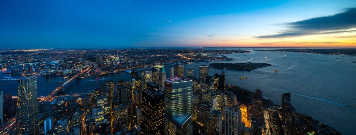 Skyline de Nova York ao entardecer visto do One World Observatory