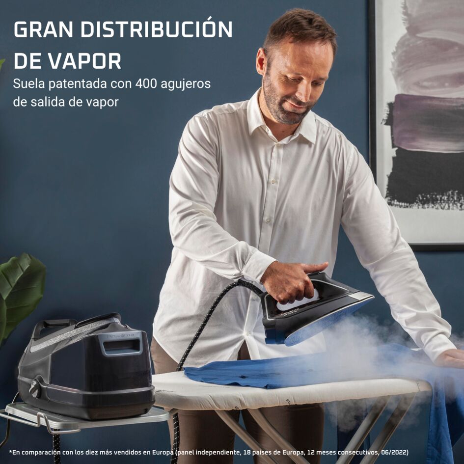 Centro de planchado rowenta Eco Steam Pro distribuyendo vapor