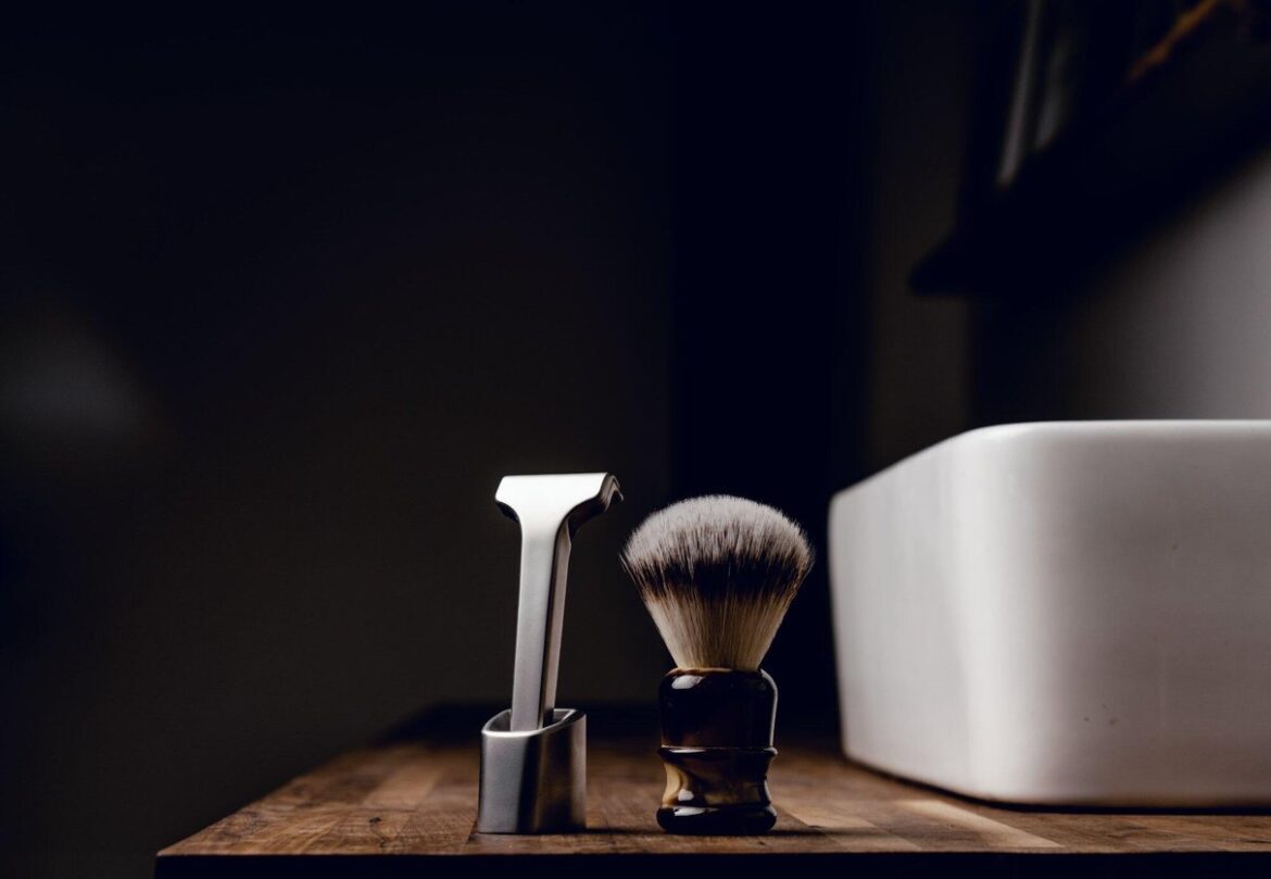 Supply single edge razor and shaving brush arranged for a shave