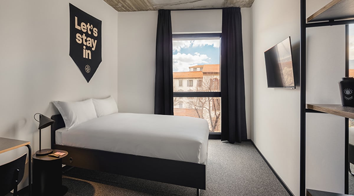 Standard Double Room de The Social Hub con diseño contemporáneo