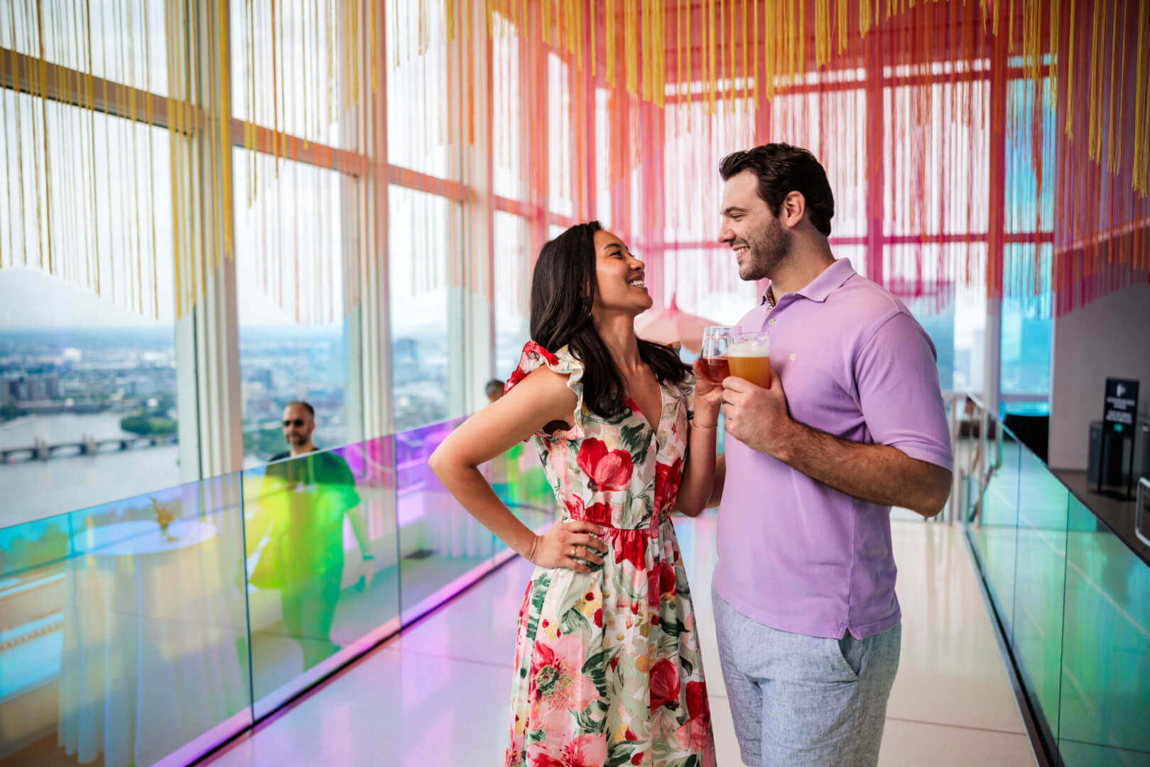 Cocktail-Szene im Stratus bei View Boston Observation Deck
