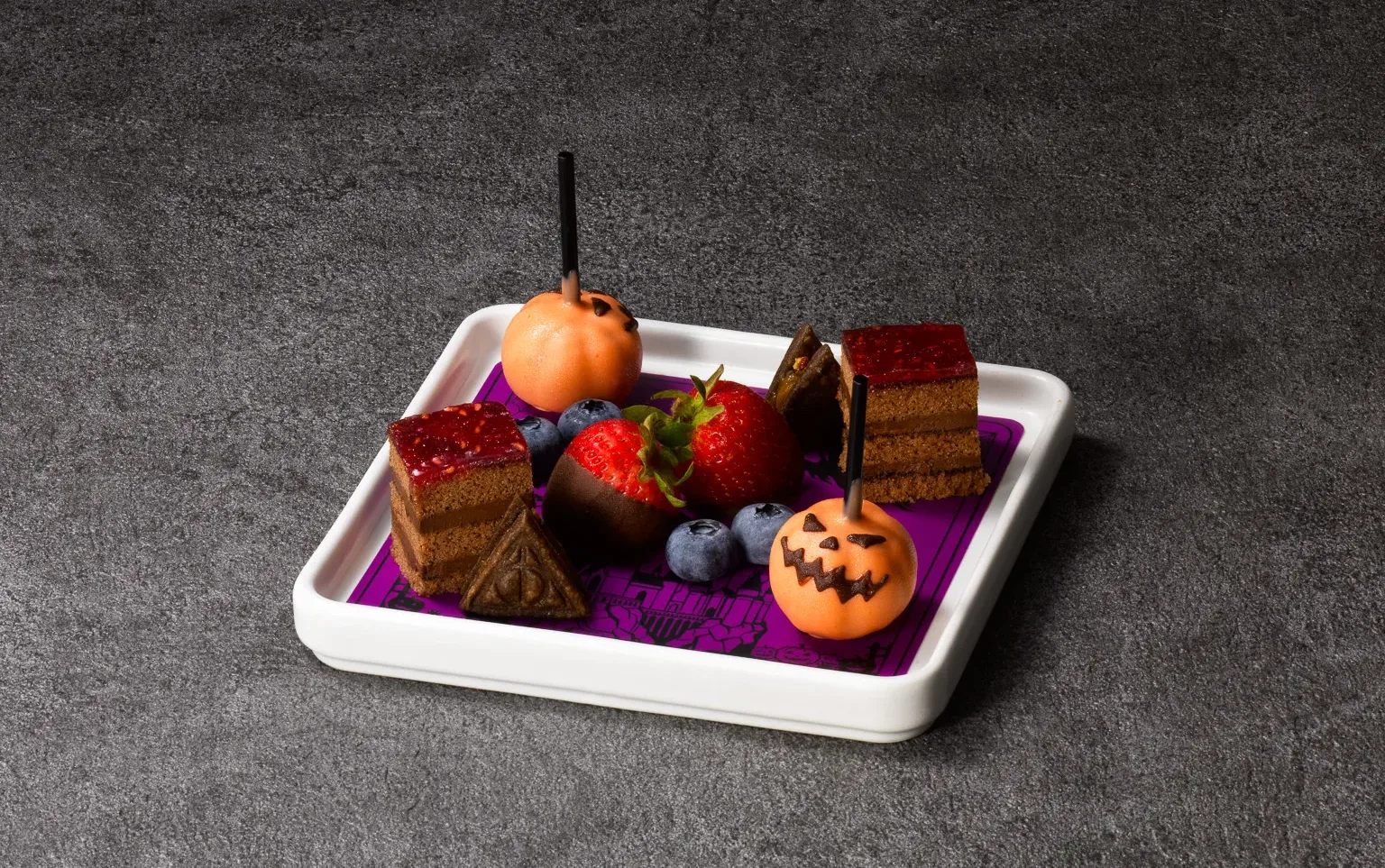 Halloween-inspired afternoon tea desserts at Warner Bros. Studios Japan
