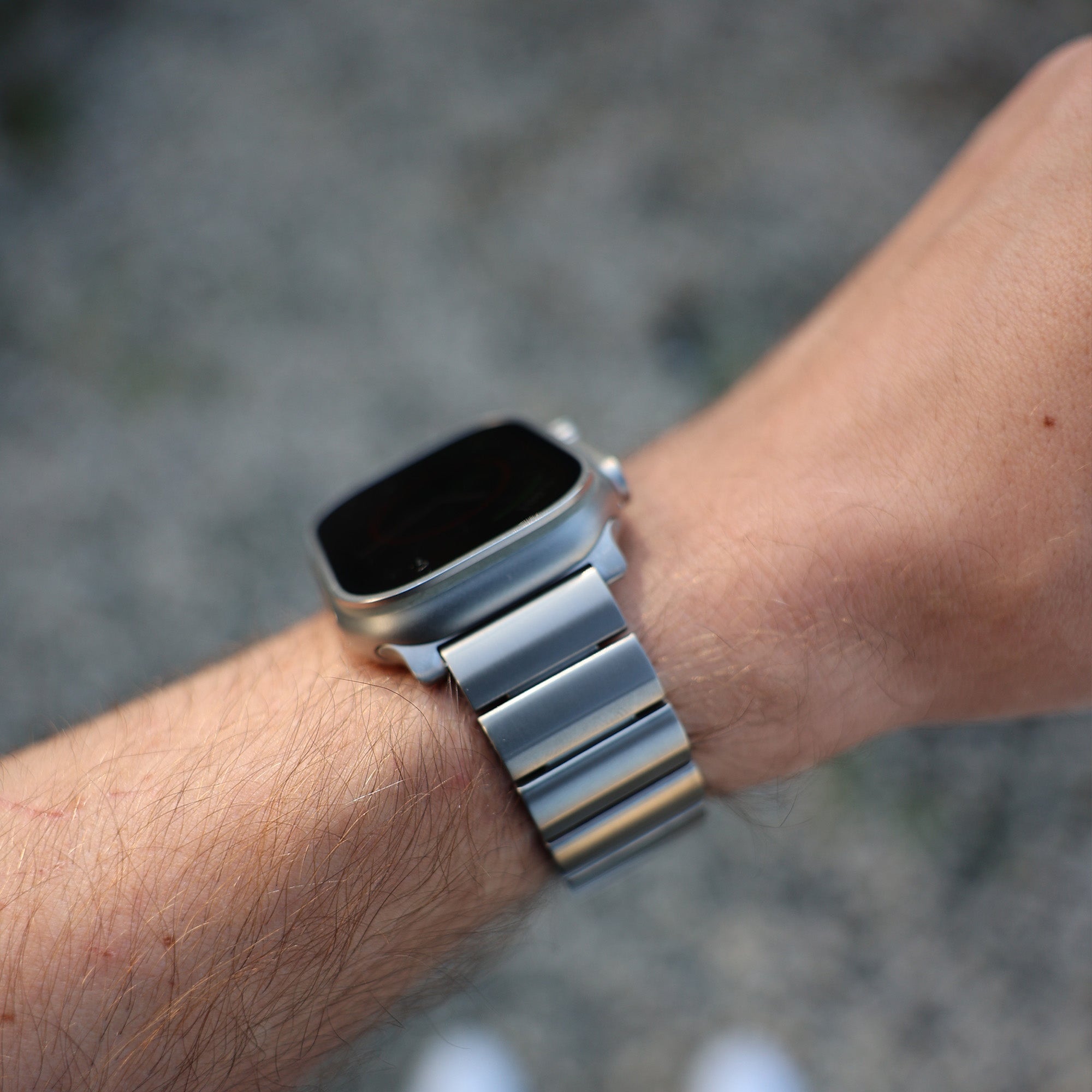 Silbernes Gliederarmband aus Titan