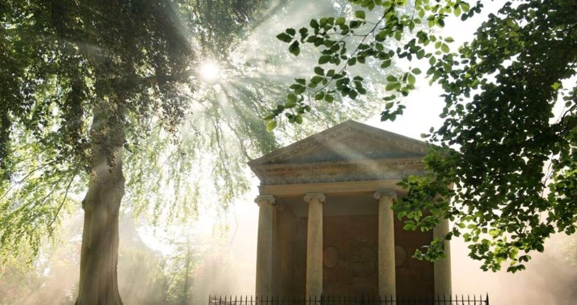Temple of Diana among the parkland at Blenheim Palace