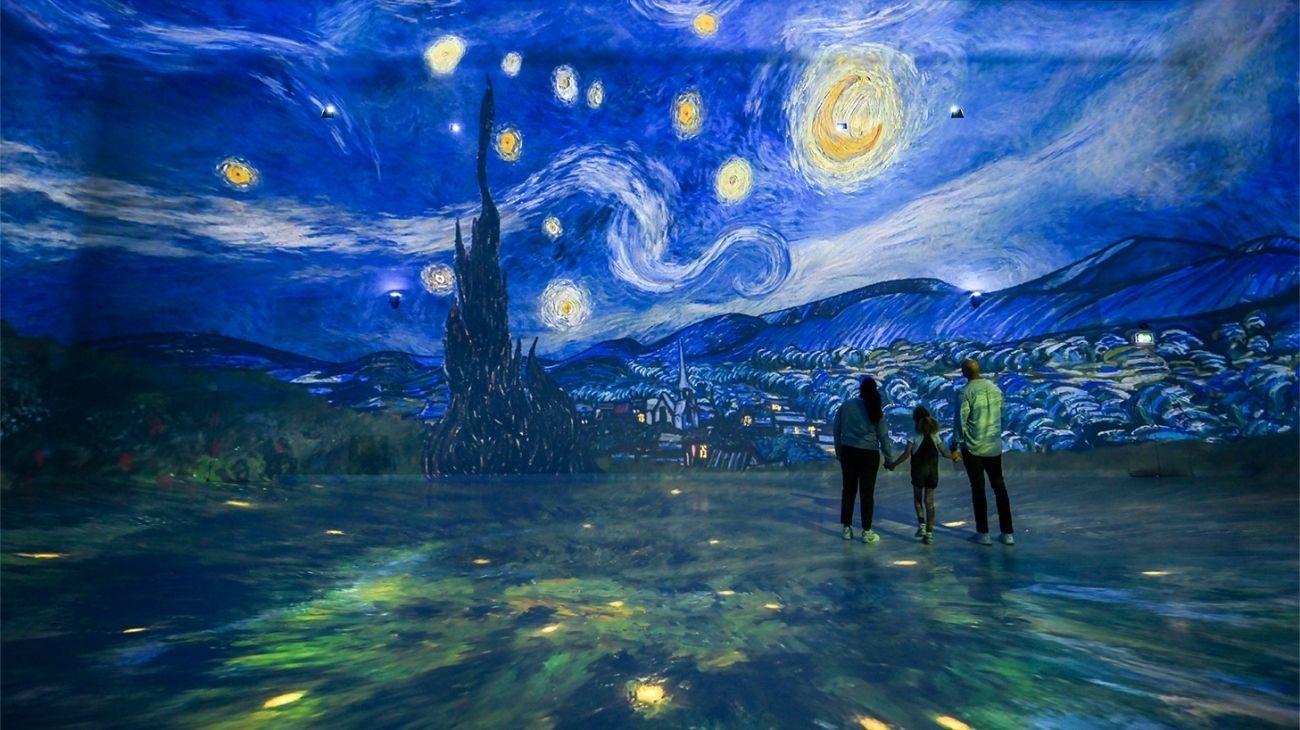 A wide gallery artwork scene for a Frameless evening visit