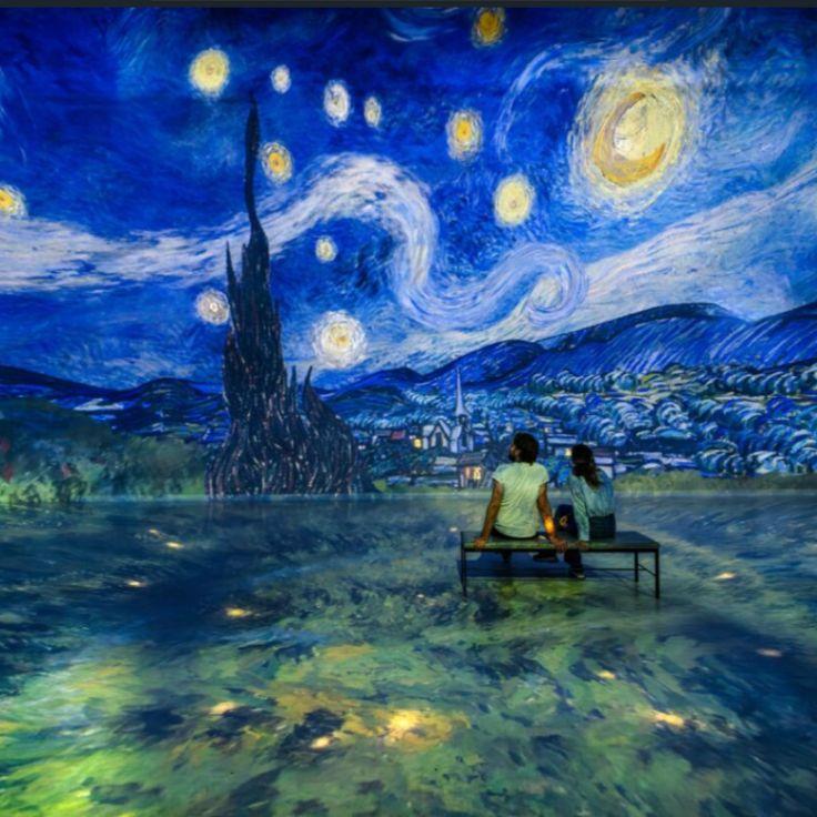 Van Gogh-inspired projected artwork inside a Frameless gallery