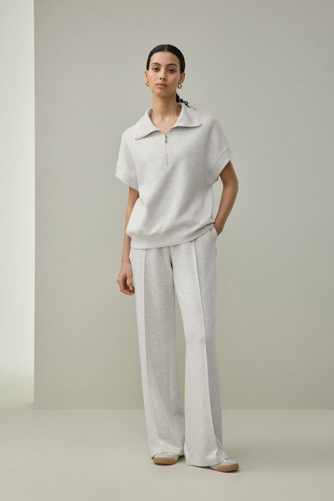 Graues SILKAIRY Kurzarm-Halbzip-Top