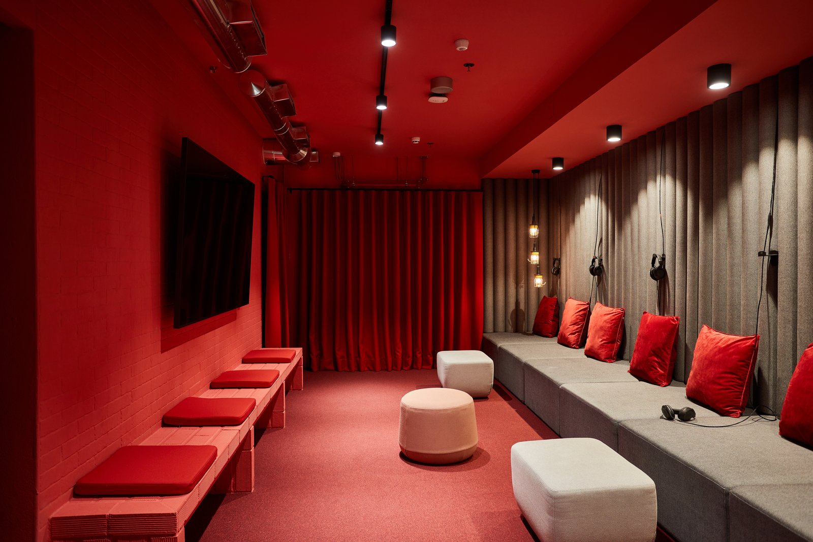 Sala de juegos interior de The Social Hub Madrid